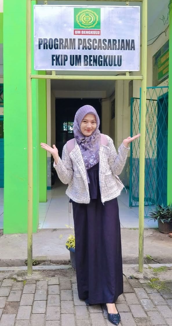 Ami Bunga Wulandari Lulusan Terbaik Program Pasca Sarjana UMB