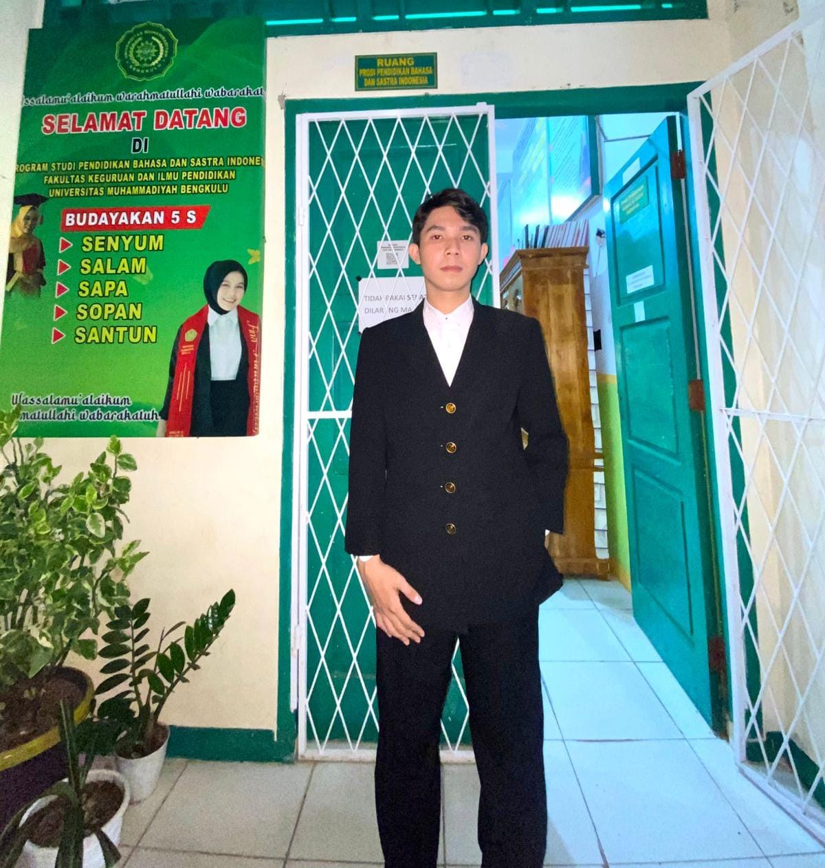 Teuku Arif Andika, Lulusan Terbaik Ke-3 UMB Siap Jadi Guru Professional